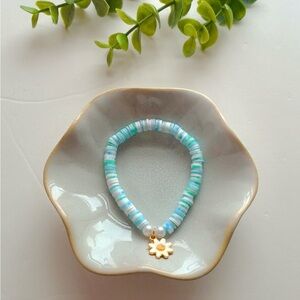 Turquoise Aquamarine Colored Bracelet With Daisy Charm